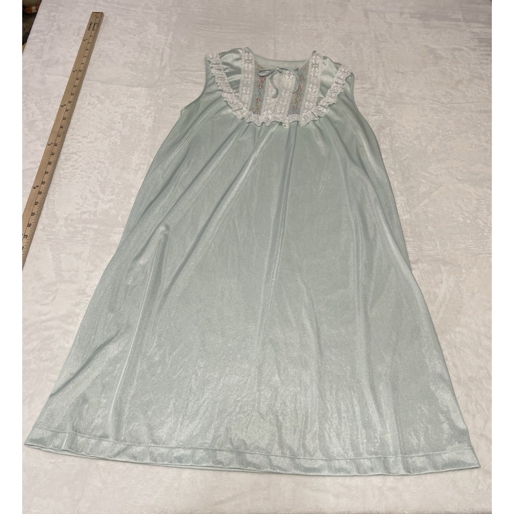 Vintage Nightgown Light Blue With‎ Lace Trim Size M Midi length GrannyCore Flaw
